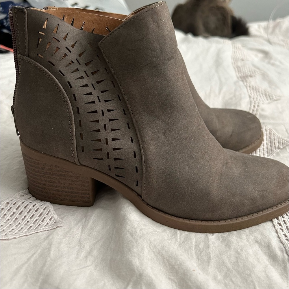 MID HEEL BOOTIES - WORN ONCE - SIZE 6.5
